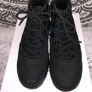 Steve Madden rockie black boots. Size 8.